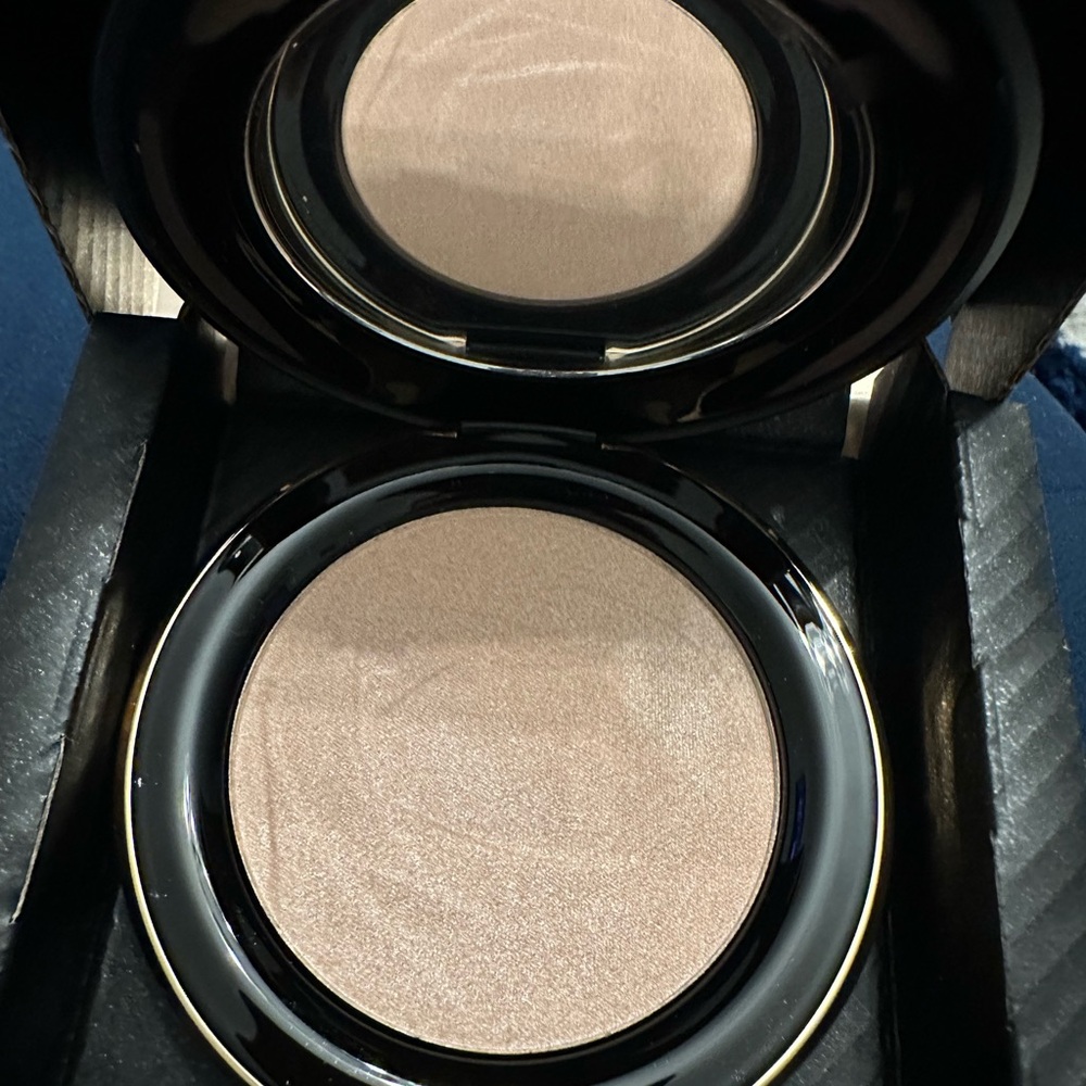 LancomeTeint Idole Ultra Wear. C. E. Skin transforming highlighter 01 Light Glow - Picture 2 of 8